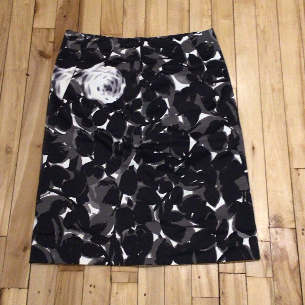 Marni Black, Gray and Cream Floral Pencil Skirt Size 40